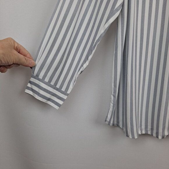 Old Navy Ladies Blouse NWT - Picture 4 of 10